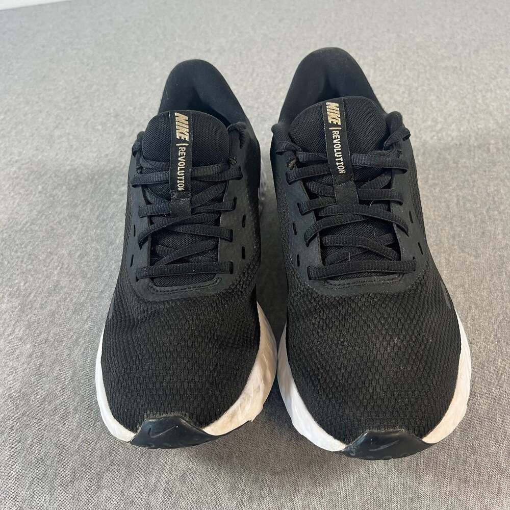 Nike Revolution 5 Running Shoes Black & White Women’s 8.5 Model #BQ3207-002.